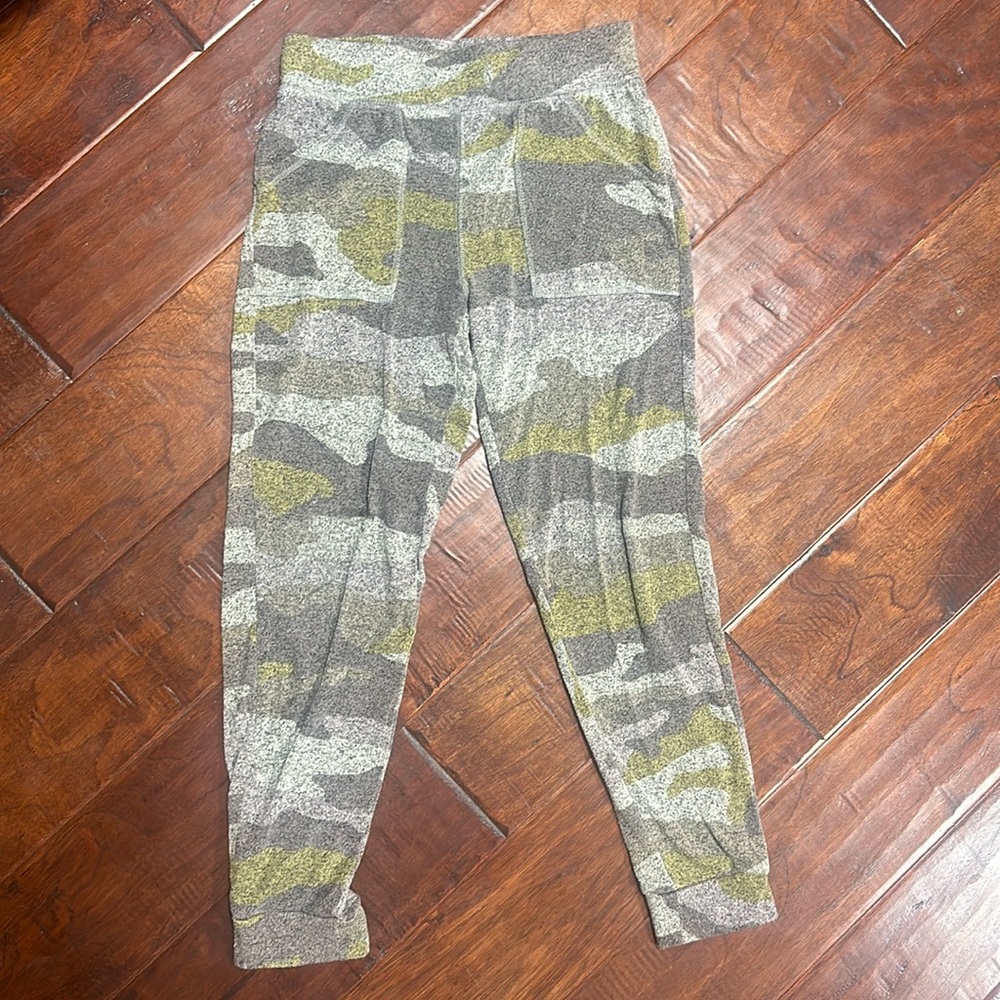 Cat & Jack’s joggers Camo Girl’s Medium (7/8)